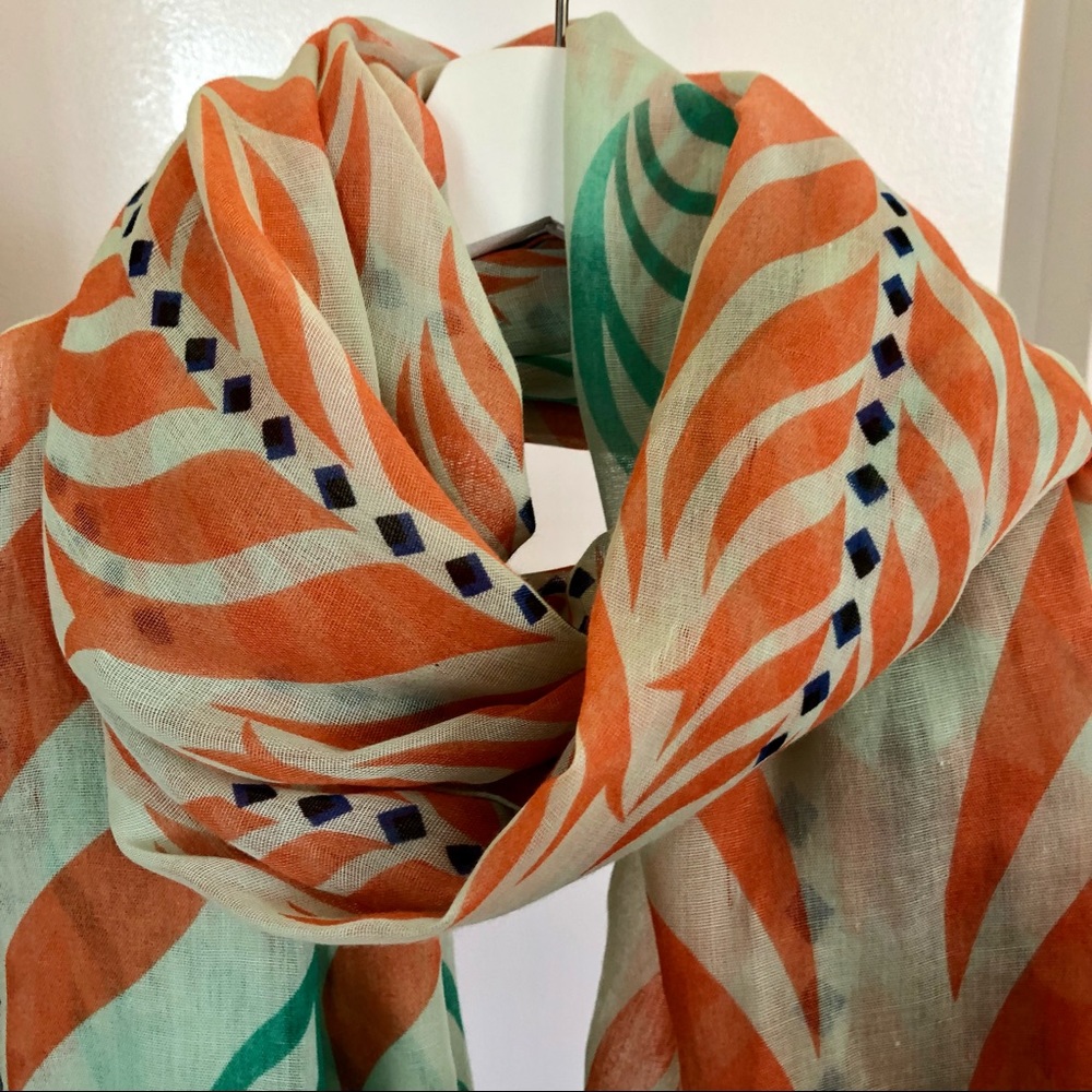 Feather print scarf